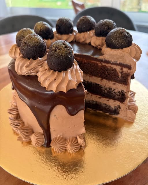 Čokoladna torta na kat s glazurom