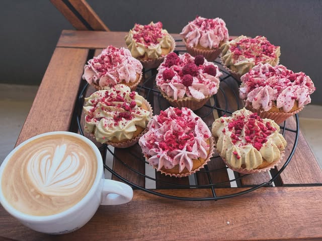 Cupcakeovi s malinom i pistacijom